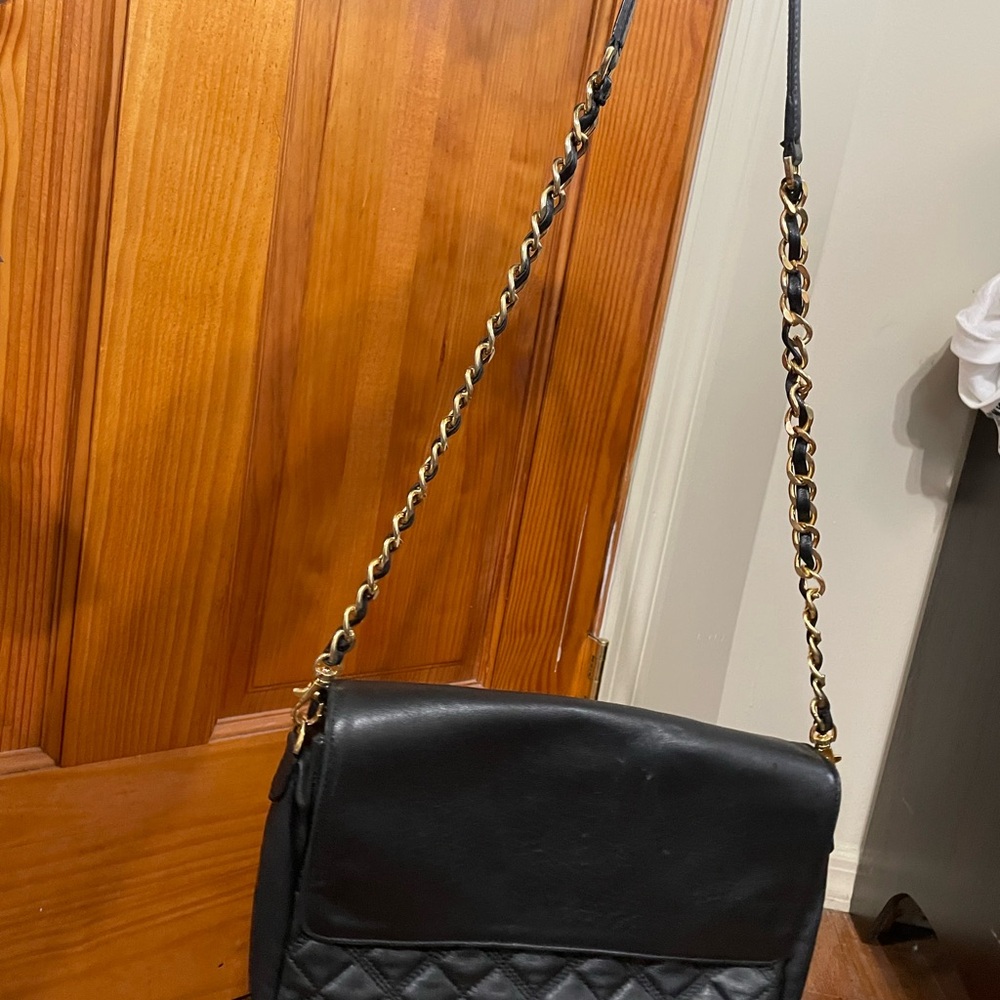 Elegant Black Quilted Shoulder Bag